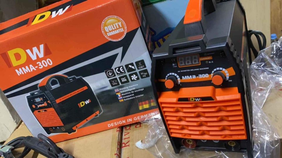 Destockage Professional 300A soldering machine with