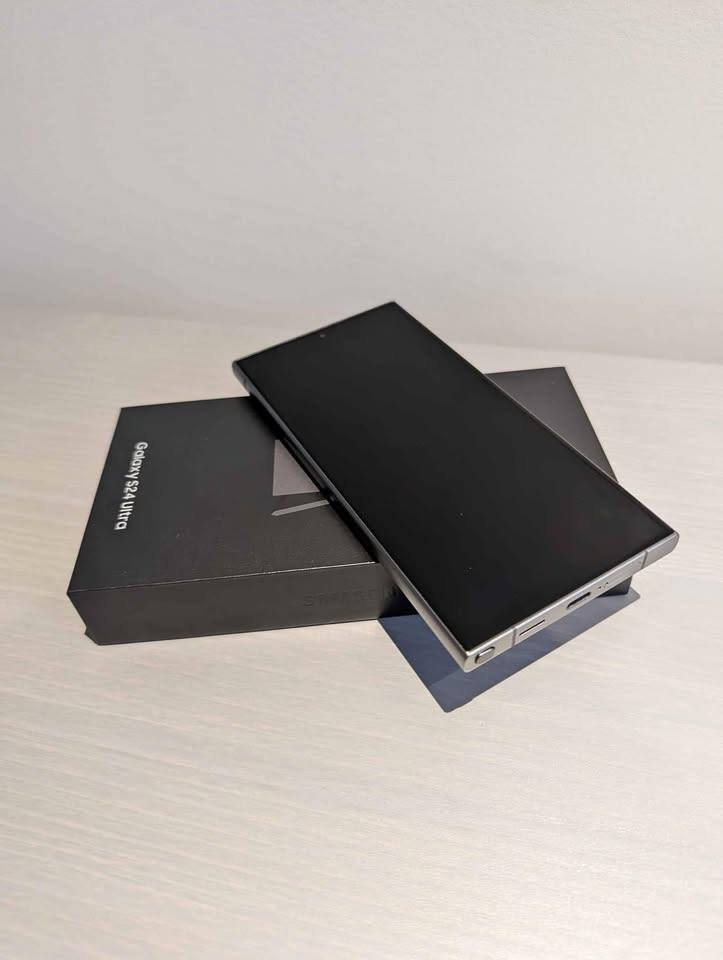 Samsung Galaxy S24 Ultra 256Gb Black Titanium Unlocked to all networks with warranty